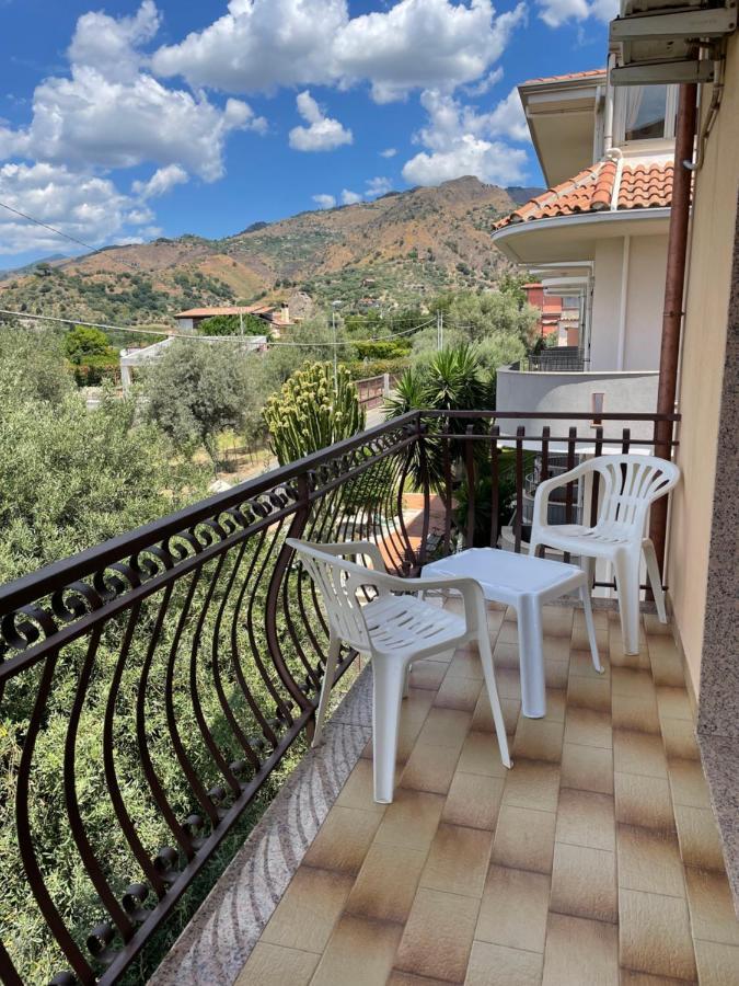 Pipa'S Suntrap Apartment Taormina Exterior foto